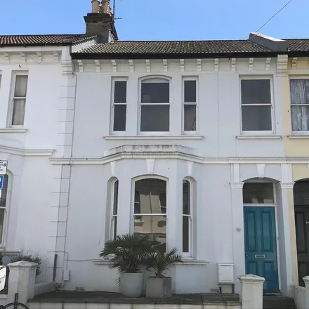 Rent this 3 bed townhouse on 8 Upper Wellington Road in Brighton, BN2 3AN