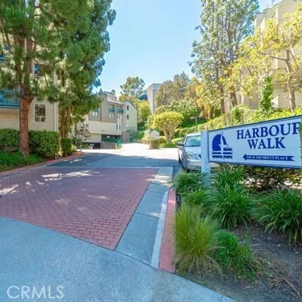 Buy this 2 bed condo on unnamed road in Los Angeles, CA 90732