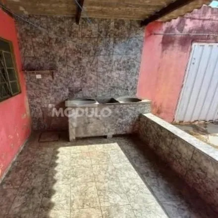 Rent this 5 bed house on Rua Antônio Alves dos Santos in São Jorge, Uberlândia - MG