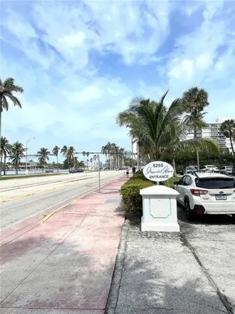 Image 2 - Imperial House, 5255 Collins Avenue, Miami Beach, FL 33140, USA - Condo for rent