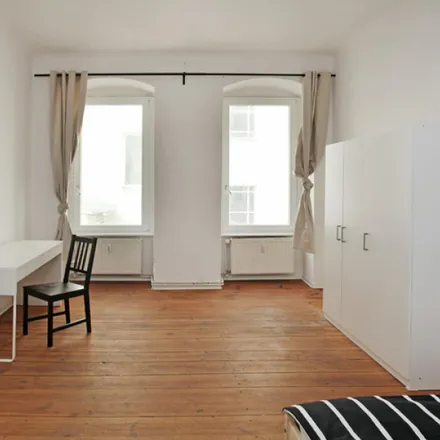 Rent this 4 bed room on Konrad Tönz in Falckensteinstraße, 10997 Berlin