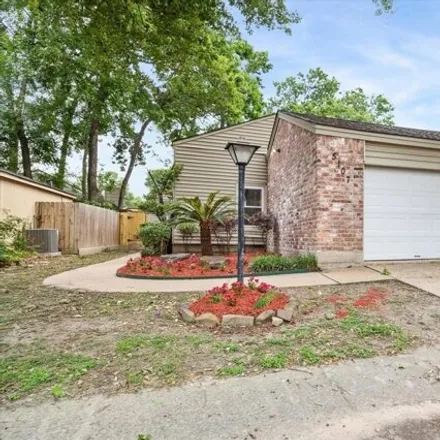 Image 2 - 5137 Birchmont Drive, Houston, TX 77091, USA - House for sale