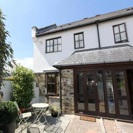 Buy this 2 bed duplex on School Hill in Padstow, PL28 8DT