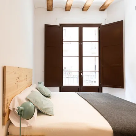 Rent this 3 bed apartment on Bar BJ 100 frankfurt in Carrer de Joaquín Costa, 08001 Barcelona