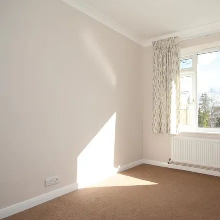 Image 5 - unnamed road, Old Woking, GU22 7SA, United Kingdom - Apartment for rent