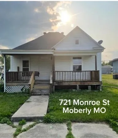 Buy this 2 bed house on Halleck Street in Moberly, MO 65270