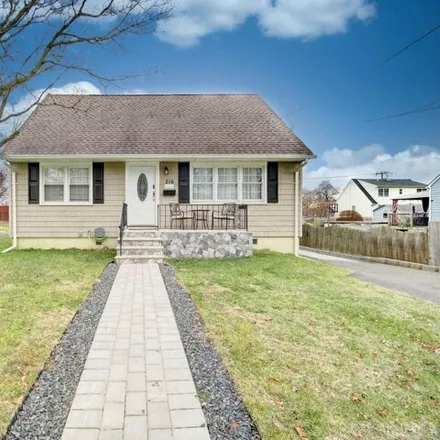 Buy this 4 bed house on 216 Angle Avenue in Weston, Manville
