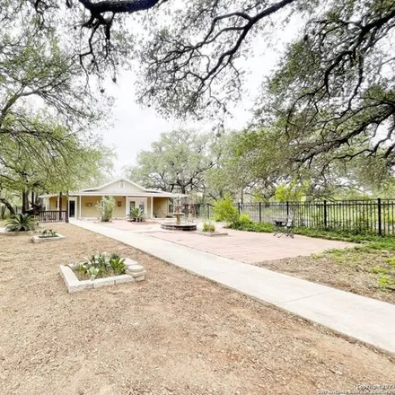 Image 4 - 1668 Cemetery Road, Devine, TX 78016, USA - House for sale