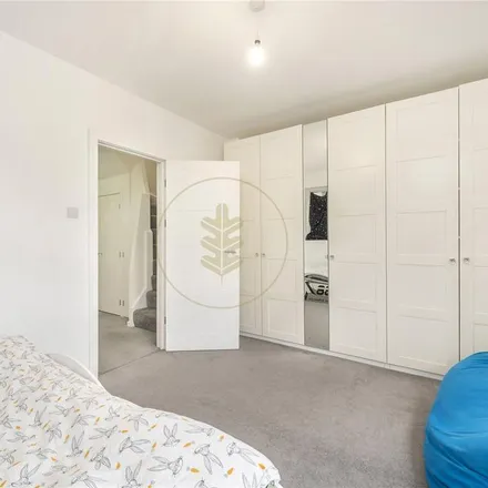 Image 9 - St Mary's Crescent, London, NW4 4LJ, United Kingdom - Apartment for rent