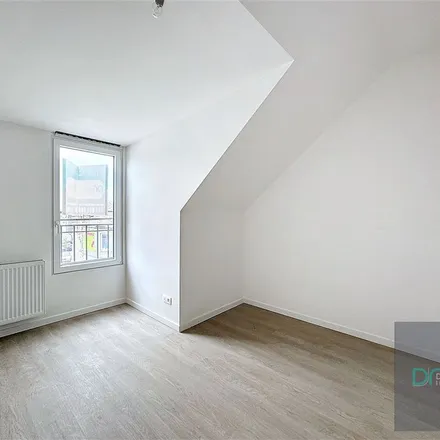 Rent this 3 bed apartment on Chaussée de Charleroi 417 in 6220 Fleurus, Belgium