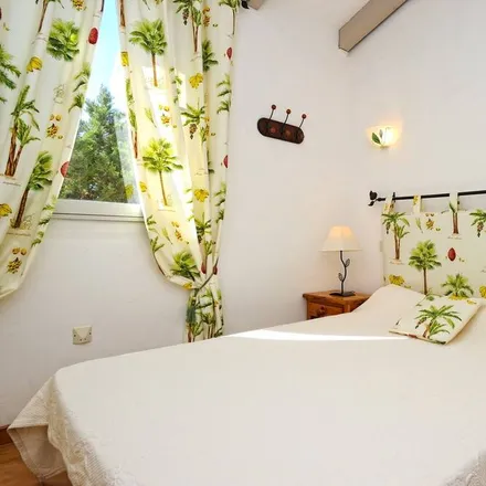 Rent this 3 bed duplex on 20100 Sartène