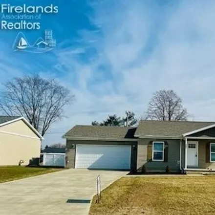 Buy this 3 bed house on 232 St Paul Drive in Fremont, OH 43420