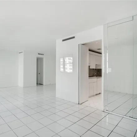 Image 4 - Crystal House Condominiums, 5055 Collins Avenue, Miami Beach, FL 33140, USA - Condo for rent