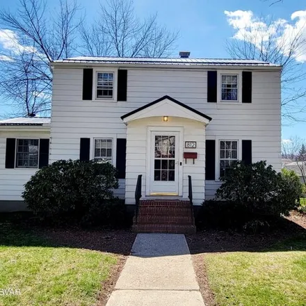 Buy this 2 bed house on 812 Lincoln Avenue in Williamsport, PA 17701