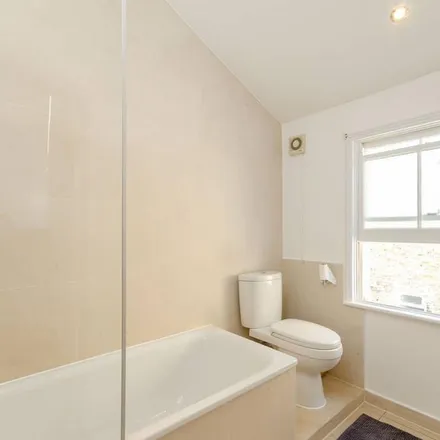Image 5 - Woodside, London, SW19 7AY, United Kingdom - Apartment for rent