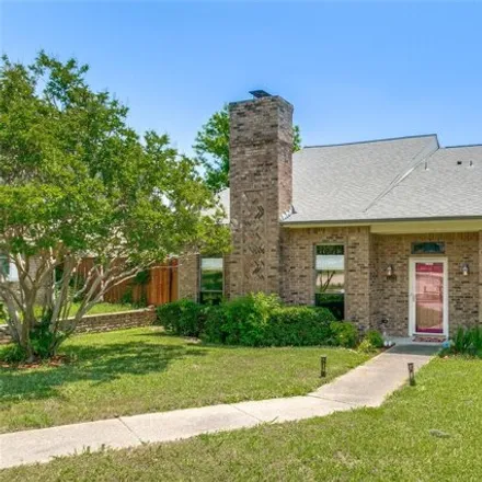 Buy this 3 bed house on 1522 Knollview Ln in Carrollton, Texas