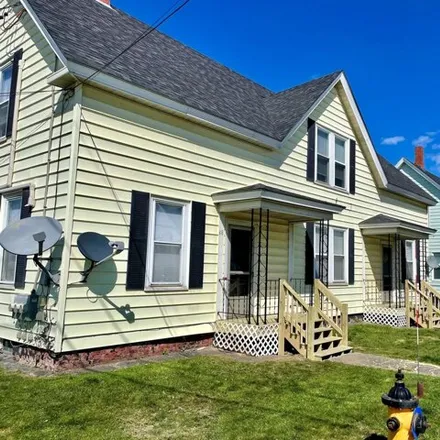 Buy this studio house on 48 Clinton Avenue in Waterville, ME 04901