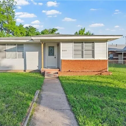 Image 1 - 843 Carver Avenue, Waco, TX 76704, USA - House for sale