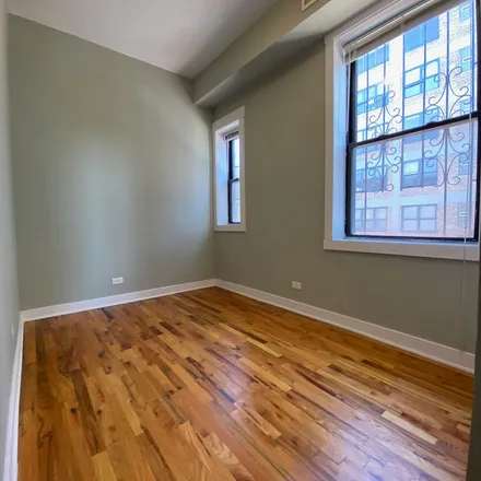 Rent this 2 bed apartment on Montrose & Hazel in West Montrose Avenue, Chicago