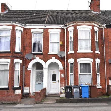 Rent this 3 bed townhouse on Park Grove in Hull, HU5 2UP