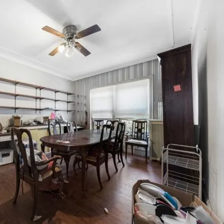 Image 5 - 2229 East 70th Place, Chicago, IL 60649, USA - House for sale
