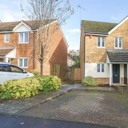 Buy this 3 bed duplex on 2 Badgers Rise in Reading, RG5 3AJ