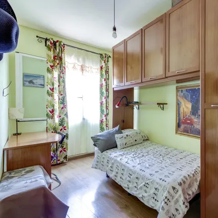 Rent this 2 bed room on Plaza de la Beata María Ana de Jesús in 9, 28045 Madrid