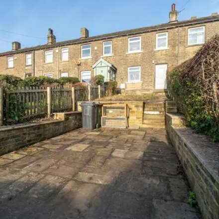 Buy this 3 bed townhouse on Ashbrow Road in Huddersfield, HD2 1EZ
