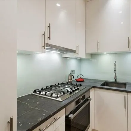 Image 4 - 6 Pembridge Crescent, London, W11 3DS, United Kingdom - Apartment for sale