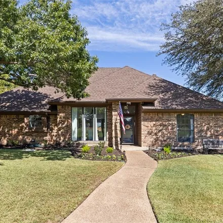 Buy this 4 bed house on 2605 Fountain Head Drive in Plano, TX 75023