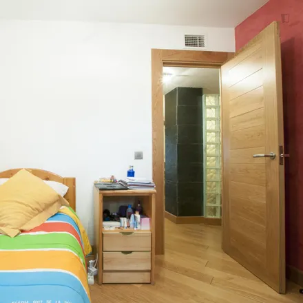 Rent this 3 bed room on Madrid in Calle de Mequinenza, 28022 Madrid