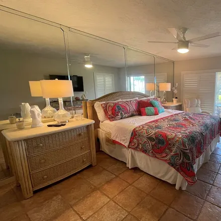 Rent this 2 bed condo on Sarasota