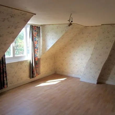 Rent this 3 bed apartment on Donckstraat in 9200 Dendermonde, Belgium