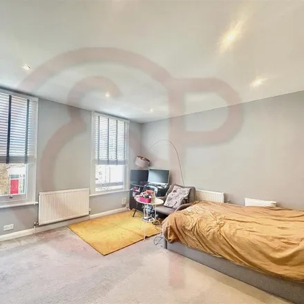 Image 3 - 47 Overstone Road, London, W6 0AD, United Kingdom - Apartment for rent