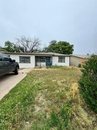 Rent this 3 bed house on 2608 43rd St in Lubbock, Texas