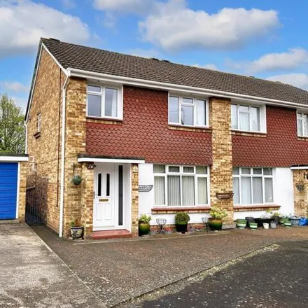 Buy this 3 bed duplex on Orchard Close in Fawley, SO45 1EZ