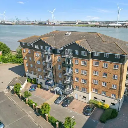 Buy this 2 bed apartment on Clifton Marine Parade in Gravesend, DA11 0DH
