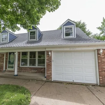 Buy this 3 bed house on 6801 Briarwood Dr in Crystal Lake, Illinois