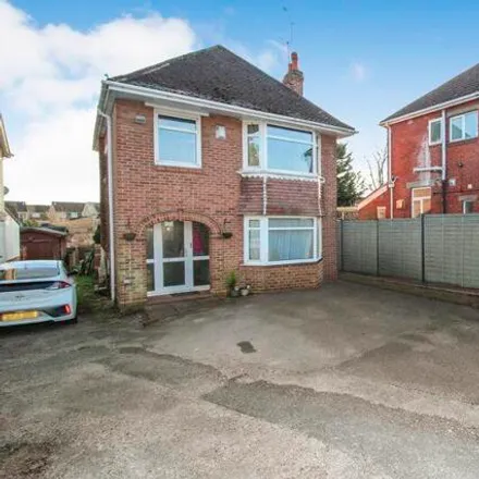 Buy this 3 bed house on 34 Lower Northam Road in Hedge End, SO30 4FQ