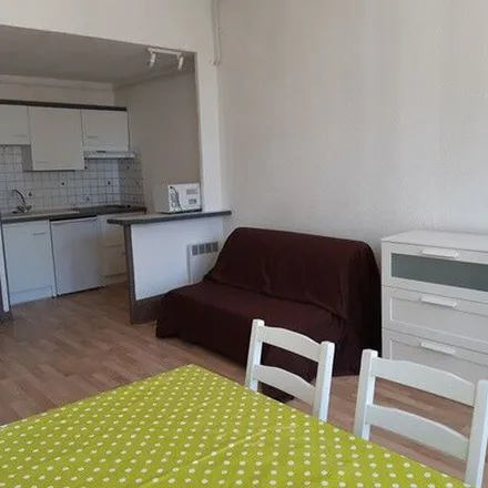 Image 5 - 18 bis Rue du Pont du Gât, 26000 Valence, France - Apartment for rent