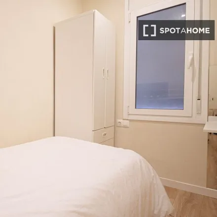 Rent this 4 bed room on Carrer de Londres in 57, 08001 Barcelona