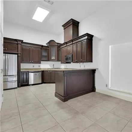 Image 5 - 2256 Hackberry Avenue, Mission, TX 78572, USA - House for sale