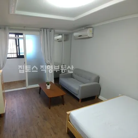 Rent this studio apartment on 서울특별시 강남구 역삼동 686-15