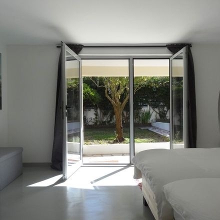 Rent this 1 bed room on Bar do Real Clube Vale Cavala in Rua Comandante Ramiro Correia 69, 2820-320 Almada