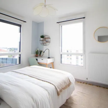 Rent this 5 bed apartment on 389-391 Cours Émile Zola in 69100 Villeurbanne, France