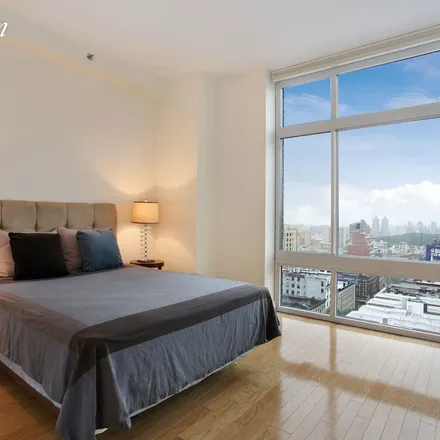 Rent this 4 bed apartment on 262 West 107th Street in New York, NY 10025