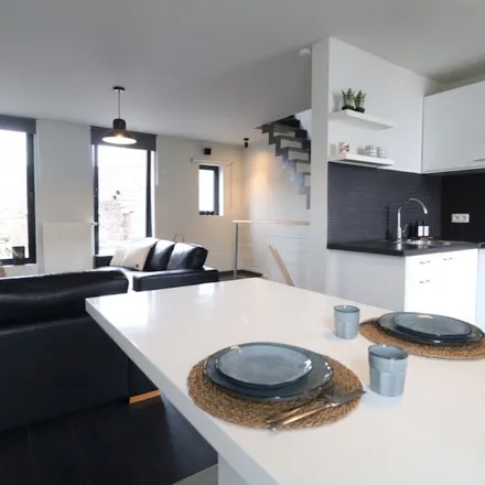 Rent this 1 bed apartment on Izegemsestraat 62 in 8500 Kortrijk, Belgium