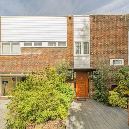 Rent this 6 bed apartment on Shortlands Road in London, KT2 6HE