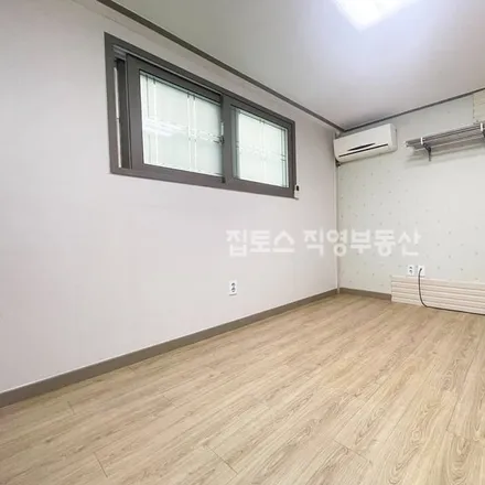 Rent this studio apartment on 서울특별시 은평구 신사동 27-5