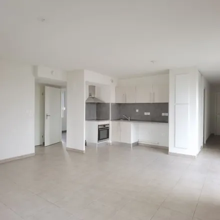 Rent this 3 bed apartment on 30 Chemin du Petit Barry in 31270 Cugnaux, France